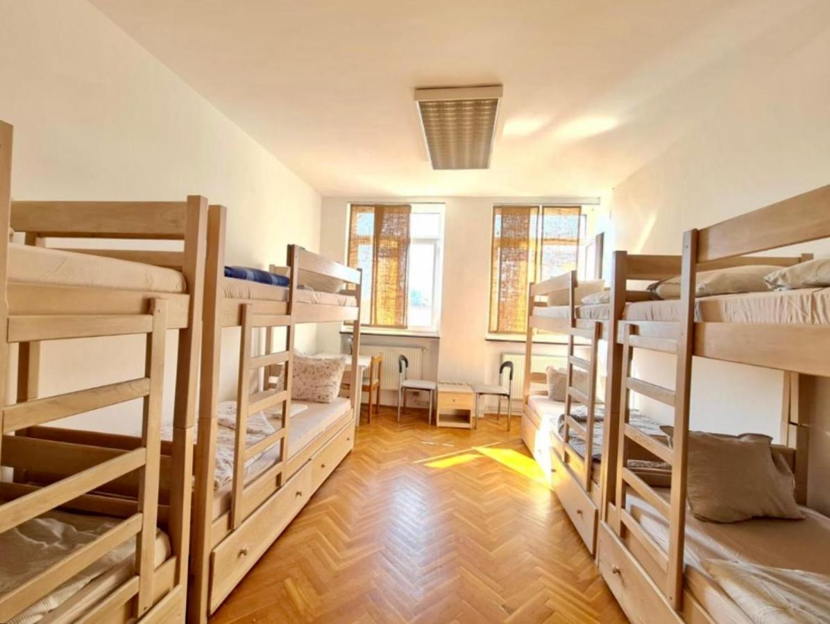 Bishnu Hostel Загреб Екстериор снимка
