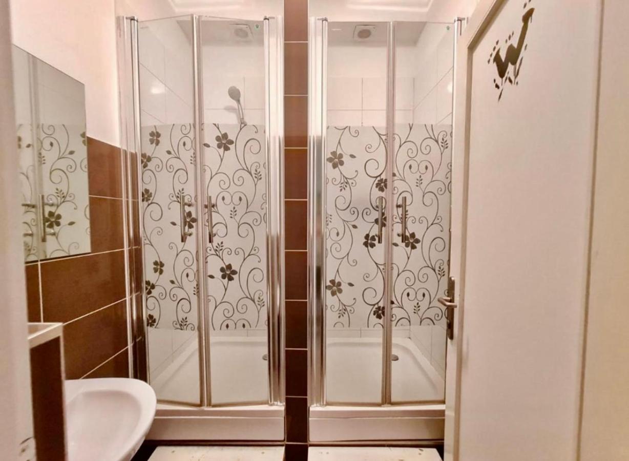 Bishnu Hostel Загреб Екстериор снимка