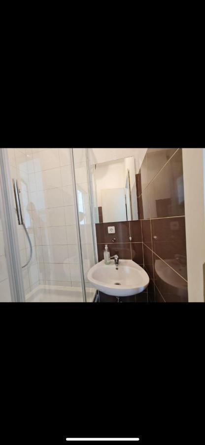 Bishnu Hostel Загреб Екстериор снимка
